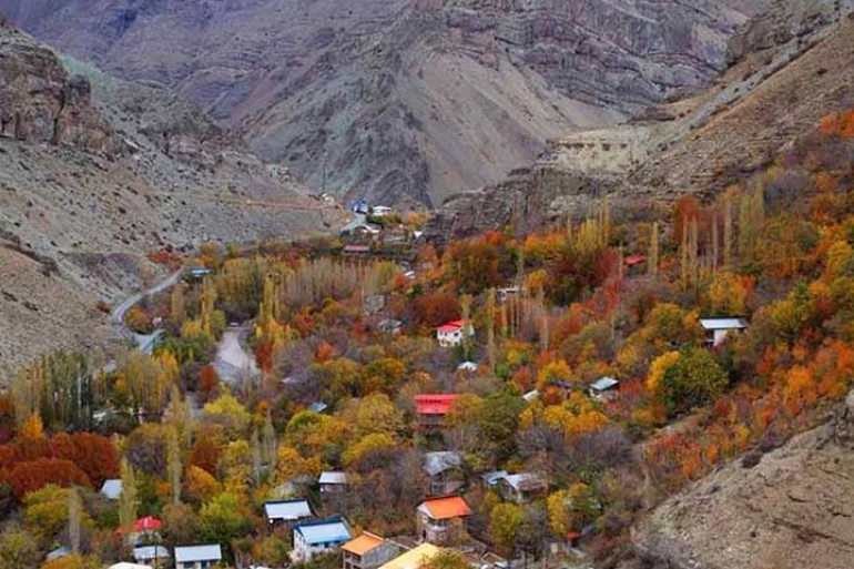 روستای واریان از بهترین جاذبه های تفریحی کرج