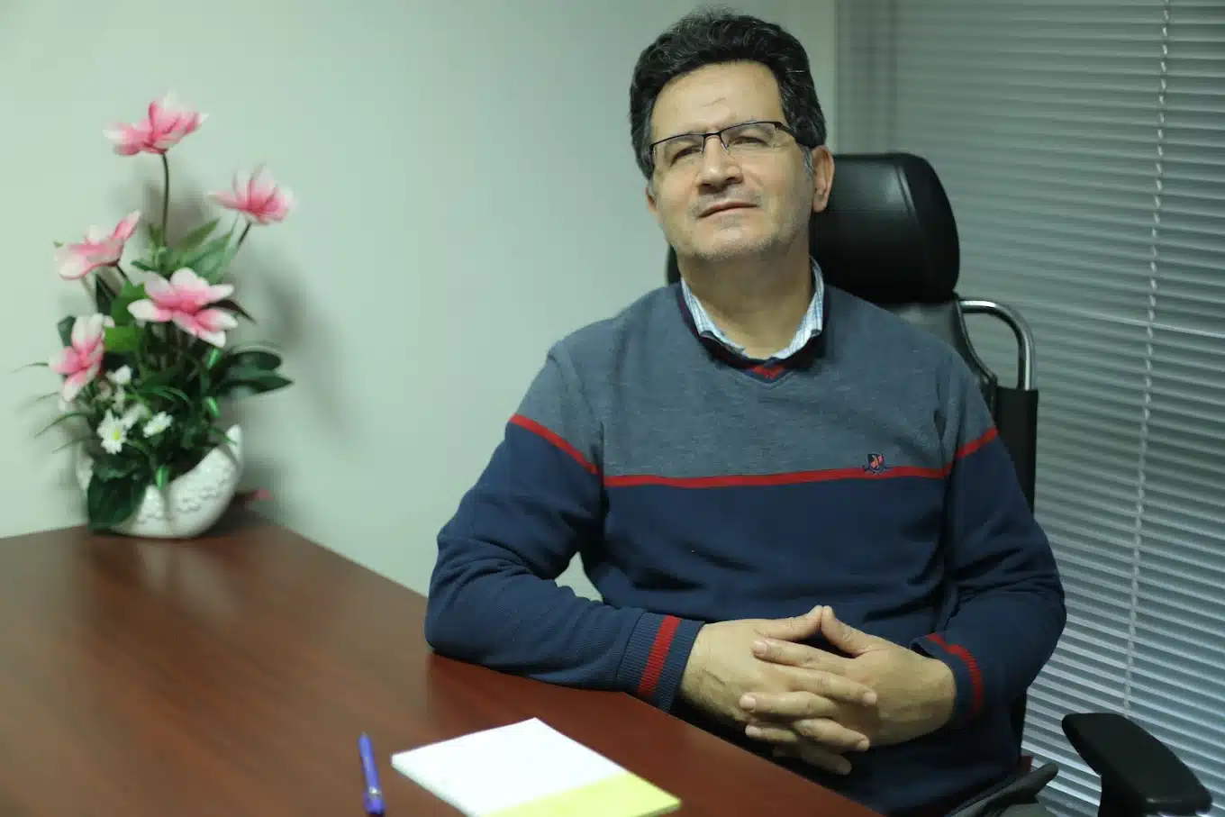 دکتر عباس نوروزی کرج از بهترین دکترهای زیبایی بینی در کرج